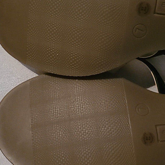 LIZ CLAIBORNE WOMEN'S BLACK DRESS SANDALS SIZE 7 - Picture 12 of 15